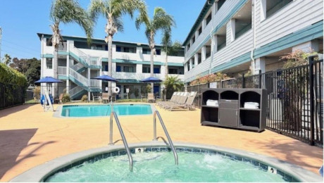 Heritage Inn San Diego - Pool and hot tub